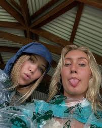 Ariel Smock's Instagram, Twitter & Facebook