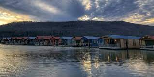 702 wears valley road, pigeon forge, tn. These Floating Cabins In Tennessee Are The Perfect Getaway Spot