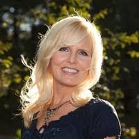 Leighann Thomas's Instagram, Twitter & Facebook