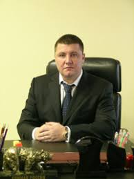 Волков не успевал за ганом, который много финтил и заставлял соперника отступать к сетке, а местами и прижиматься к. A N Volkov