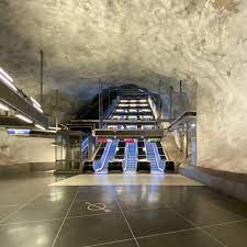 It is considered being part of tensta, but with its own subway station which was opened in 1. Ldaaspmt9epa3m