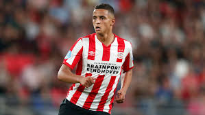 Mohamed amine ihattaren is a dutch professional footballer who plays as a midfielder for eredivisie club psv eindhoven and the netherlands national team. Sportmob Chelsea Manchester City Keeping Tabs On Psv Wonderkid Mohamed Ihattaren