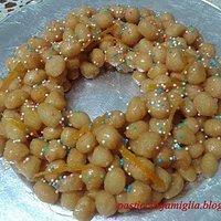 Ricoperti di miele e colorati, gli struffoli vi conquisteranno. Struffoli Morbidi Di Sal De Riso Ricette Di Cucina Gustosa Ricerca