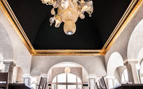 Von dienstag bis sonntag ist das café ab 9:30. Beleuchtung Katharina Kamm