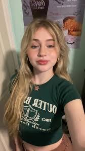 Danielle Hunsucker's Instagram, Twitter & Facebook