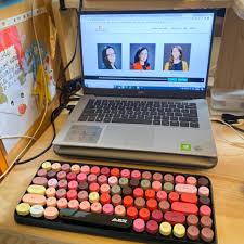 Alege abonamentul potrivit și schimbă furnizorul online sau solicită oferta personalizată pentru un consum business. Btvlqyosofzckm