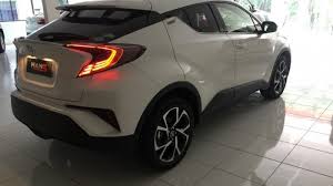 Layaknya sebuah mobil crossover all new toyota chr juga menggunakan cat berwarna hitam yang melekat pada. Harga Toyota C Hr Dikisaran Rp 444 Juta Tribunnews Com Mobile