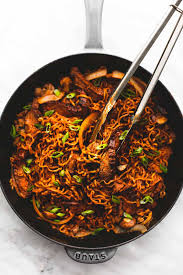 One Pan Spicy Korean Beef Noodles Lecremedelacrumb Com Recipes Beef And Noodles Beef Ramen Recipe