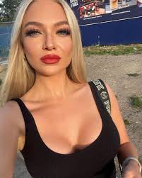 I'm a boxing ring girl... it can be really awkward