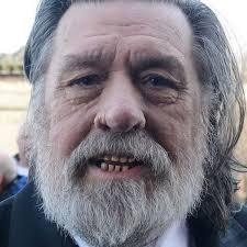 Behind the sofa on gold. Royle Family Star Ricky Tomlinson Returns To Prison 46 Years After His Jail Term Coventrylive