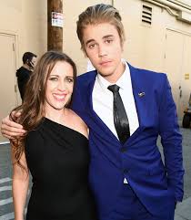 Justin Bieber S Mom Gushes Over Him On Instagram Your Heart Is Gold Justin Bieber Justin Celebrities