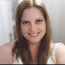 E o dia entristeceu, ficou cinza. O ano inicia com uma notícia que dou, que  apertou o coração... Minha amiga e comadre Leonice Ramborger partiu para o  plano espiritual. Tão nova, tão