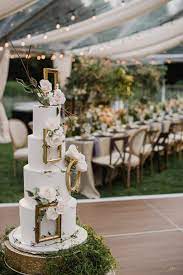 Castle On The Hill Wedluxe Magazine Simple Elegant Wedding Luxury Wedding Cake Castle On The Hill
