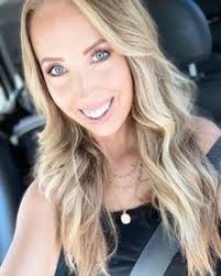 Meet Shawn Petersen one of our new hairstylists! She is licensed in Utah  for barbering/cosmetology with 2,000 hours of practice. Her currently  offered services include; All over color, regrowth touch up, fashion