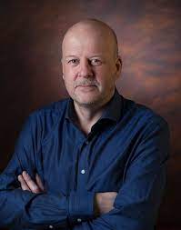 Bij toeval ontmoet hij in 1988 erik van muiswinkel en justus van oel. Theatermaker Diederik Van Vleuten Oorlogspijn Is Niet Iets Wat Vanzelf Verjaart Den Haag Ad Nl