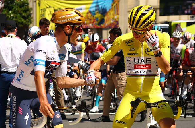 Tadej Pogacar steekt Remco Evenepoel hart onder de riem en grijnst: “Als  hij maar niet sterker terugkomt” | Nieuwsblad