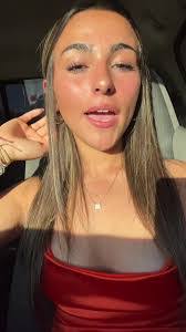 Leah Putnam's Instagram, Twitter & Facebook