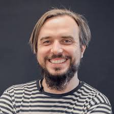 Náš fanoušek Daniel Knotek vyrazil do Tanzánie, kam do chudé vesnice Karatu  přivezl dětem pár suvenýrů od Sparty! 👕🧣😊 Tužky, sešity, šály pro radost  i dresy! Asi je na světě pár nových