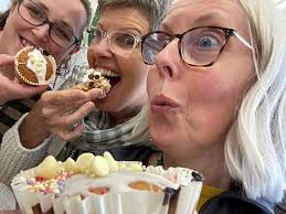 This afternoon E1 held their cake sale. Lots of delicious bakes were