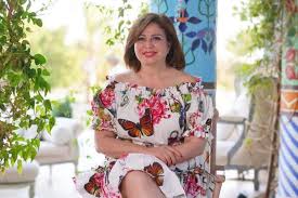 نعت الفنانة المصرية المخضرمة وزير الإعلام الأسبق الراحل، صفوت الشريف، وقالت إنها وغيرها من الفنانين قدموا أروع الأعمال في عصره. Ø¥Ù„Ù‡Ø§Ù… Ø´Ø§Ù‡ÙŠÙ† ØªÙƒØ´Ù Ù„Ù€ Ø§Ù„Ø¹ÙŠÙ† Ø§Ù„Ø¥Ø®Ø¨Ø§Ø±ÙŠØ© ÙƒÙˆØ§Ù„ÙŠØ³ Ø¹ÙˆØ¯ØªÙ‡Ø§ Ù„Ù„Ø³ÙŠÙ†Ù…Ø§ ÙˆØ§Ù„Ø¯Ø±Ø§Ù…Ø§