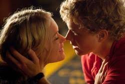 Nehirde bir teknede yapılacak olan poker turnuvasına katılacak olan maverick (mel gibson), yarışmaya katılmak için gerekli olan parayı tamamlamaya çalışırken usta hırsız anabel (jodie foster) tarafından soyulur. Mavericks Film Kritik Trailer Filmdienst