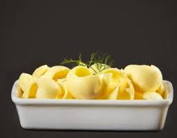 Dam forma la cuptor, care trebuie sa fie preincins la 180°c. Cum Prepari Cele Mai Bune Macaroane Cu Branza In Stil Frantuzesc
