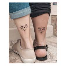 Te Quieres Hacer Un Tatuaje En Pareja 50 Ideas Que Son Romanticas Y Hermosas Tatuajes De Parejas Disenos De Tatuaje Para Parejas Tatuajes Que Hacen Juego