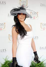 20 Of The Most Memorable Kentucky Derby Hats Seen On Celebrities Derby Outfits Kentucky Derby Outfit Derby Attire