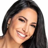 Alejandra Oraa's Instagram, Twitter & Facebook