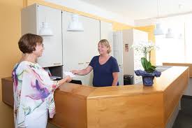 Er befasst sich mit der prävention, diagnose und behandlung von krankheiten. Willkommen Hausarzt Staufen Bad Krozingen Hausen