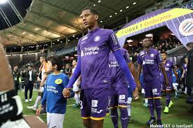 Pour couvrir encore mieux les transferts du barça, nous sommes partenaires du site spécialisé mercato fc barcelone qui permet de suivre toutes les news des différents médias francophones sur le club de. Officiel Le Fc Barcelone Annonce L Arrivee De Jean Clair Todibo
