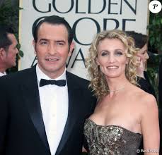 Dujardin 2010 mit seiner damaligen ehefrau alexandra lamy für seine rolle des scheiternden stummfilmdarstellers george valentin in michel hazanavicius ' the artist (2011) erhielt er 2012 als erster französischer schauspieler den oscar als bester hauptdarsteller. Alexandra Lamy Ce Qui L A Blessee Quand Jean Dujardin A Recu Son Golden Globe Purepeople