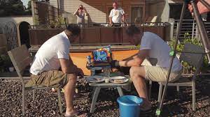 Die sensation des sonntags kann andrea kiewel gar nicht oft genug herausschreien: Surstromming Richtig Essen The Right Way To Eat Surstromming Youtube