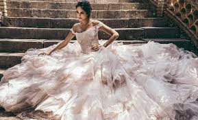 Caratteristiche che contraddistinguono il completo: Tutti I Tipi Di Bianco Per Il Tuo Abito Da Sposa Scopri Le Differenze Grande E Perna