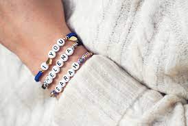 Ein selbst gestricktes stirnband ist ein tolles geschenk über das sich deine beste freundin, dein bruder oder deine mutter sicher freut. Diy Armbander Ganz Einfach Selbst Basteln Schmuck Blog