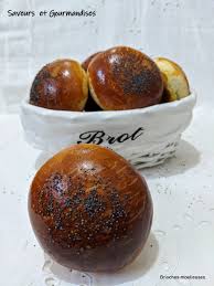 Saveurs Et Gourmandises Brioches Moelleuses Au Beurre En 2020 Brioches Moelleux Levure De Boulanger Seche
