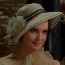 Ohlala... Cora seems to have had a past before Robert... 😍😝