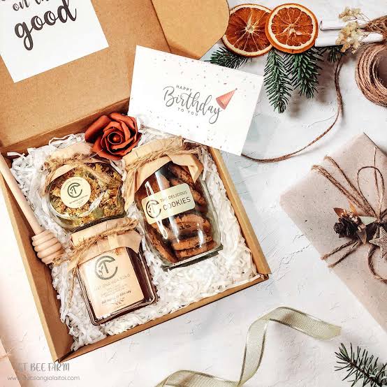 LIST 10+ Set quà sinh nhật cho bạn gái, người yêu bất ngờ và cảm động » CT  BEE FARM - Mật Ong & Quà Tặng