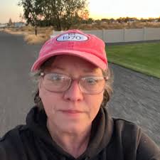 What happened to the Moses Lake fountain with a pelican statue?