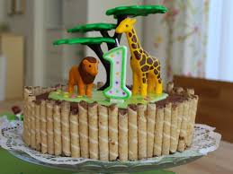 Wild And One Die Wilde Dschungel Torte Zum Ersten Geburtstag Ich Mit Kind Kinder Kuchen Geburtstag Geburtstag Torte Junge Geburtstagskuchen Kind