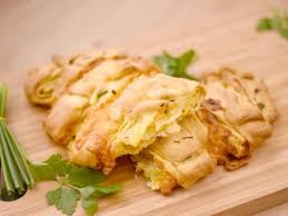 Roule De Pizza Au Cheddar Et Beurre A L Ail Recette Recette Roule Recettes De Cuisine Pizza