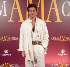 Chay Suede revela possível pausa após Quem Ama Cuida Quero ficar mais com os meus filhos
