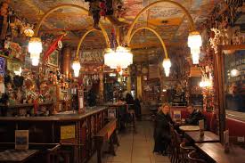 A 12,4 km de restaurant au bout du monde. Le Cafe Du Coin D En Bas De La Rue Du Bout De La Ville D En Face Du Port La Java Saint Malo Rama