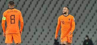 De nederlandse voetbalbond geeft aan geen voorkeur te hebben voor een boycot, maar de knvb wil het wk juist gebruiken om meer aandacht te vragen voor de situatie van de gastarbeiders. Hcq2qn Fskqmvm