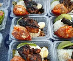 Nasi bungkus berlaukkan gulai ayam, gulai ikan, ayam goreng dan nasi lemak dijual pada harga serendah itu oleh siti suhada salleh, 34, sejak awal sekatan perjalanan penuh (spp) yang bermula awal. Nasi Lemak Ayam Bakar Posts Facebook