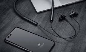 Le nostre orecchie non sono in grado di gestire 100 decibel per un totale di otto ore ed è qui che forse il volume della musica è determinato sia dalla tipologia di cuffie che si usa, sia dalla sorgente audio cui sono collegate. Come Aumentare Il Volume Delle Cuffie Bluetooth Con Un Telefono Android Guidesmartphone Net