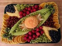 13 Facons De Presenter Les Fruits Et Legumes Sur Vos Tables Pour Celebrer L Arriver Du Printemps Fruits Et Legumes Plateaux De Fruits Fruits