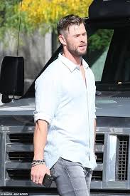 It's finally here, the chris #hemsworth #haircut from #extraction. Chris Hemsworth Rocks A New Undercut Hairstyle Before Comic Con Daily Mail Online