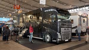 Vom alkoven, über kastenwohnwagen bis letzter gängiger typ ist der campingbus, der vom kleinbus bis zum großfahrzeug jedes beliebige ausmaß. Cruzzer Volvo Liner Rollendes Moto Gp Home Auf Lkw Basis Auto Motor Und Sport