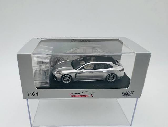 PORSCHE PANAMERA TRAVEL VERSION WITH ROOF BOX